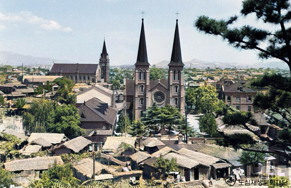 1950년대 계산성당과 제일교회.jpg