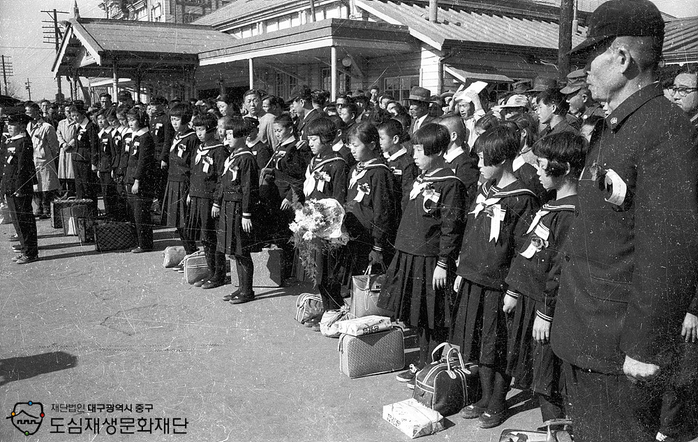 630511 대구역 울릉군학도시찰단 환영식3.jpg 630511 대구역 울릉군학도시찰단 환영식3.jpg