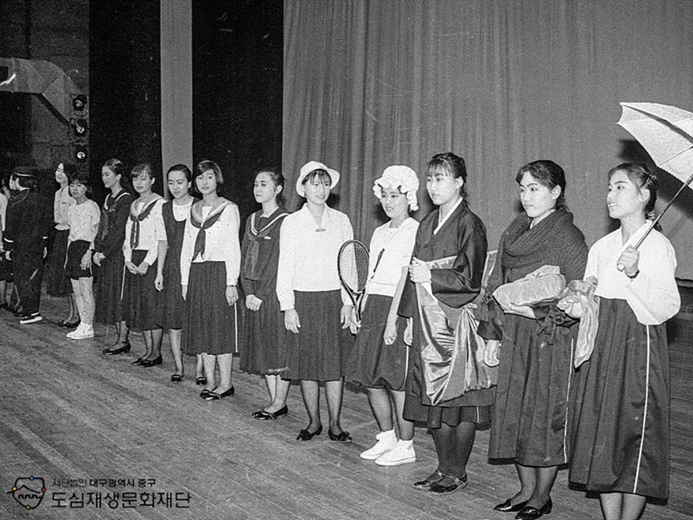 860415 경북여고 개교 60주년 교복 변천 패션쇼.jpg