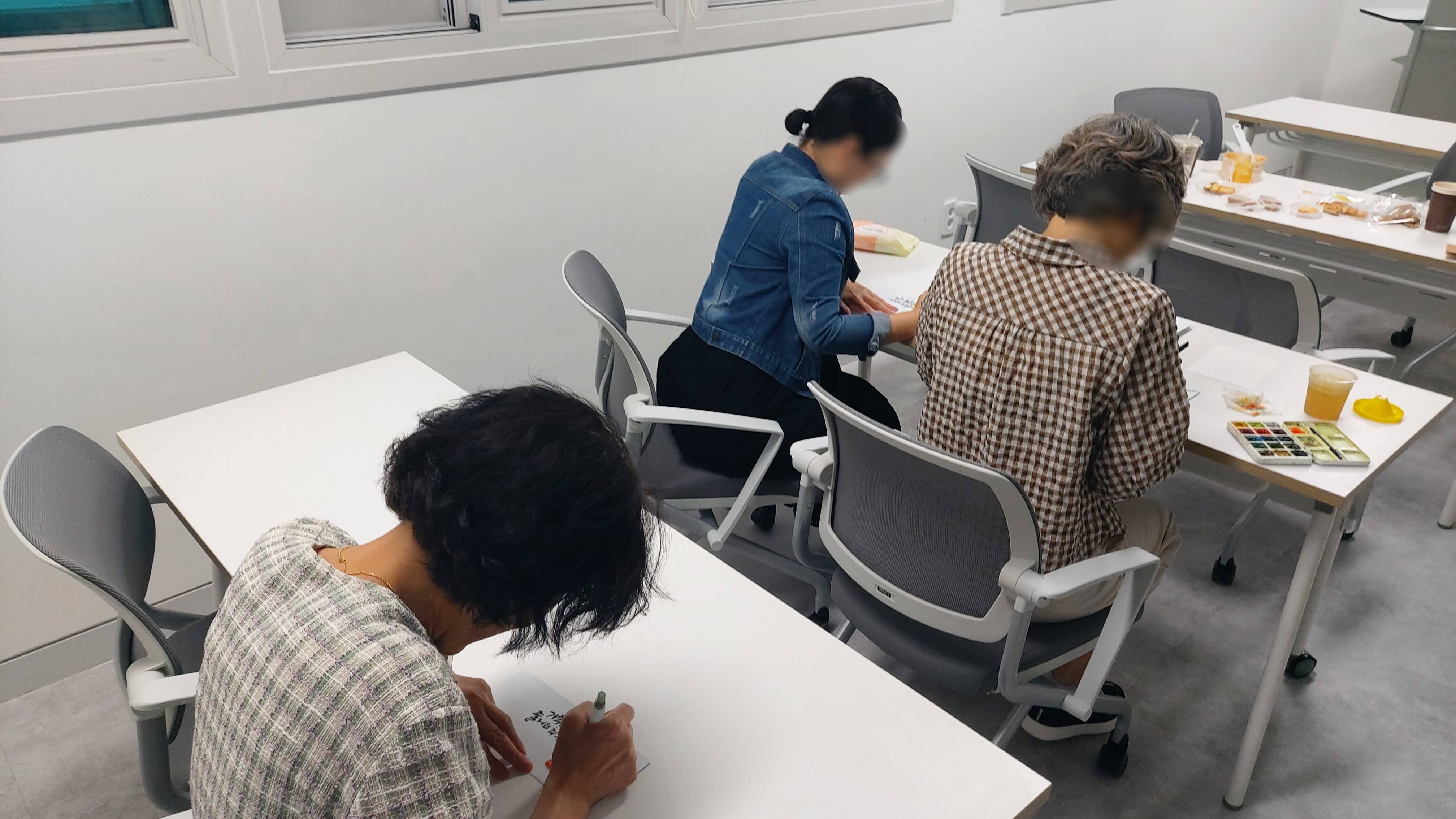 25.09.29 활동사진 화요서담(2).jpg