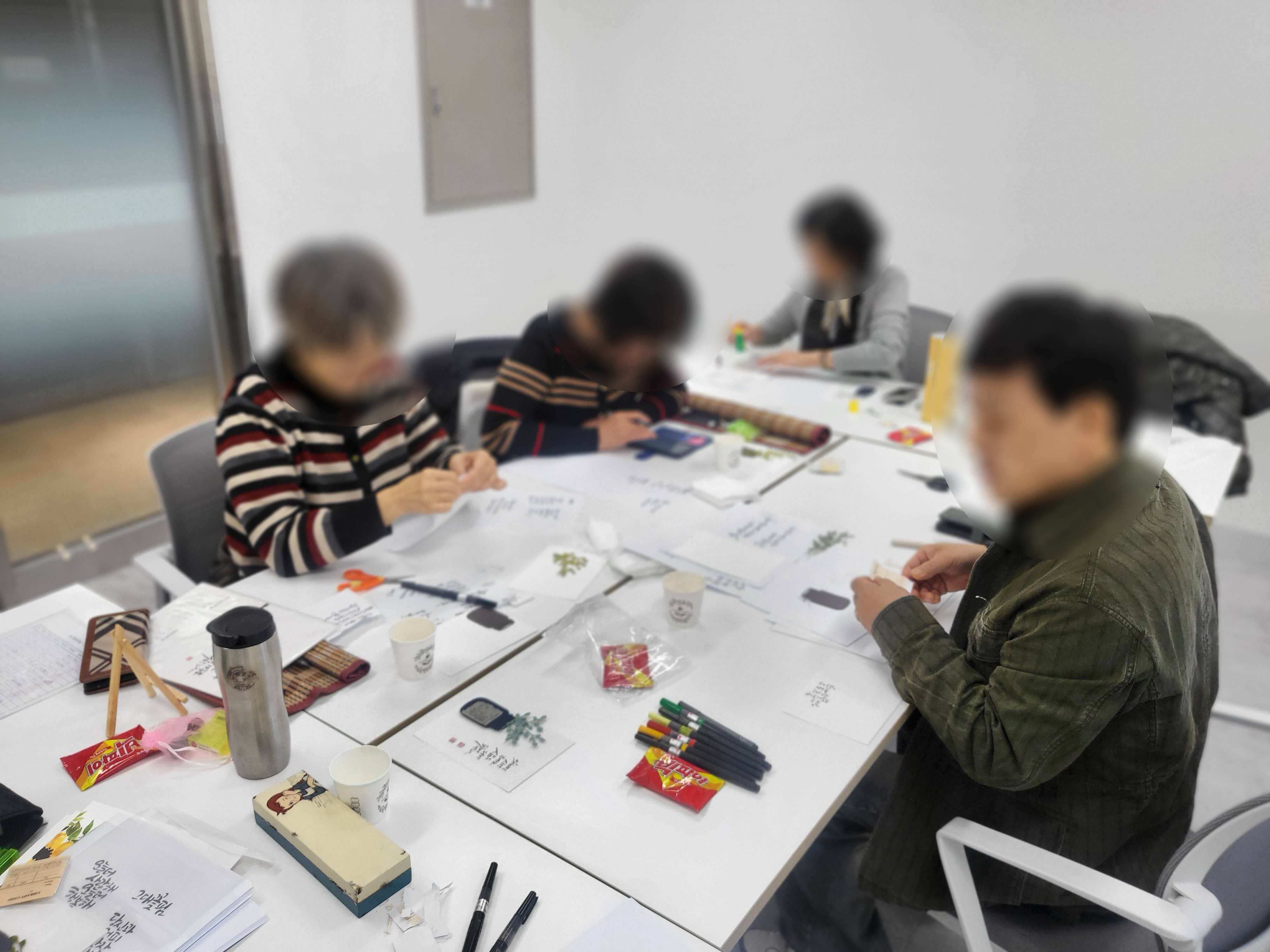 25.10.28 활동사진 화요서담.jpg