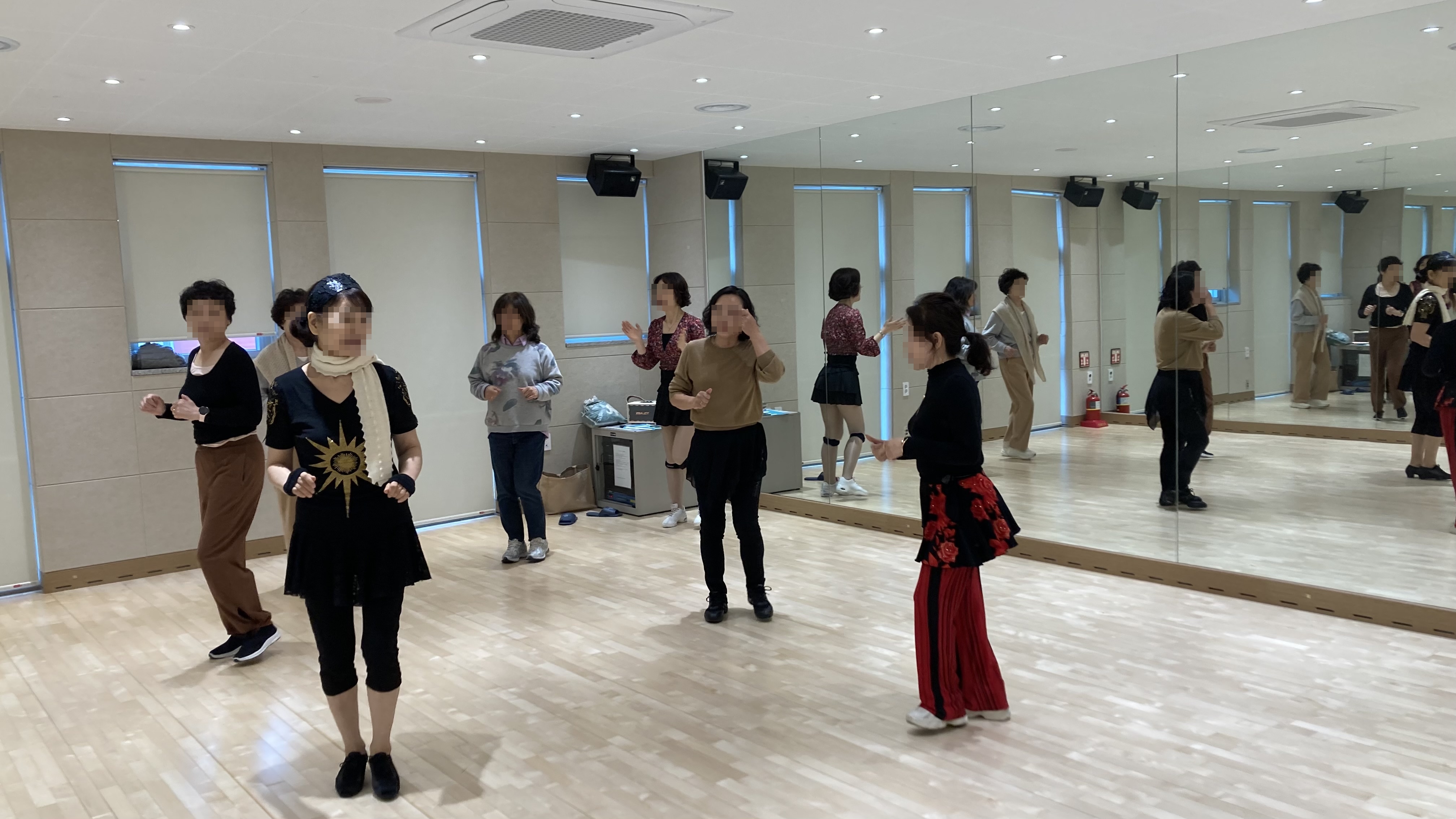 251125 라인댄스 3회차 (8).jpg