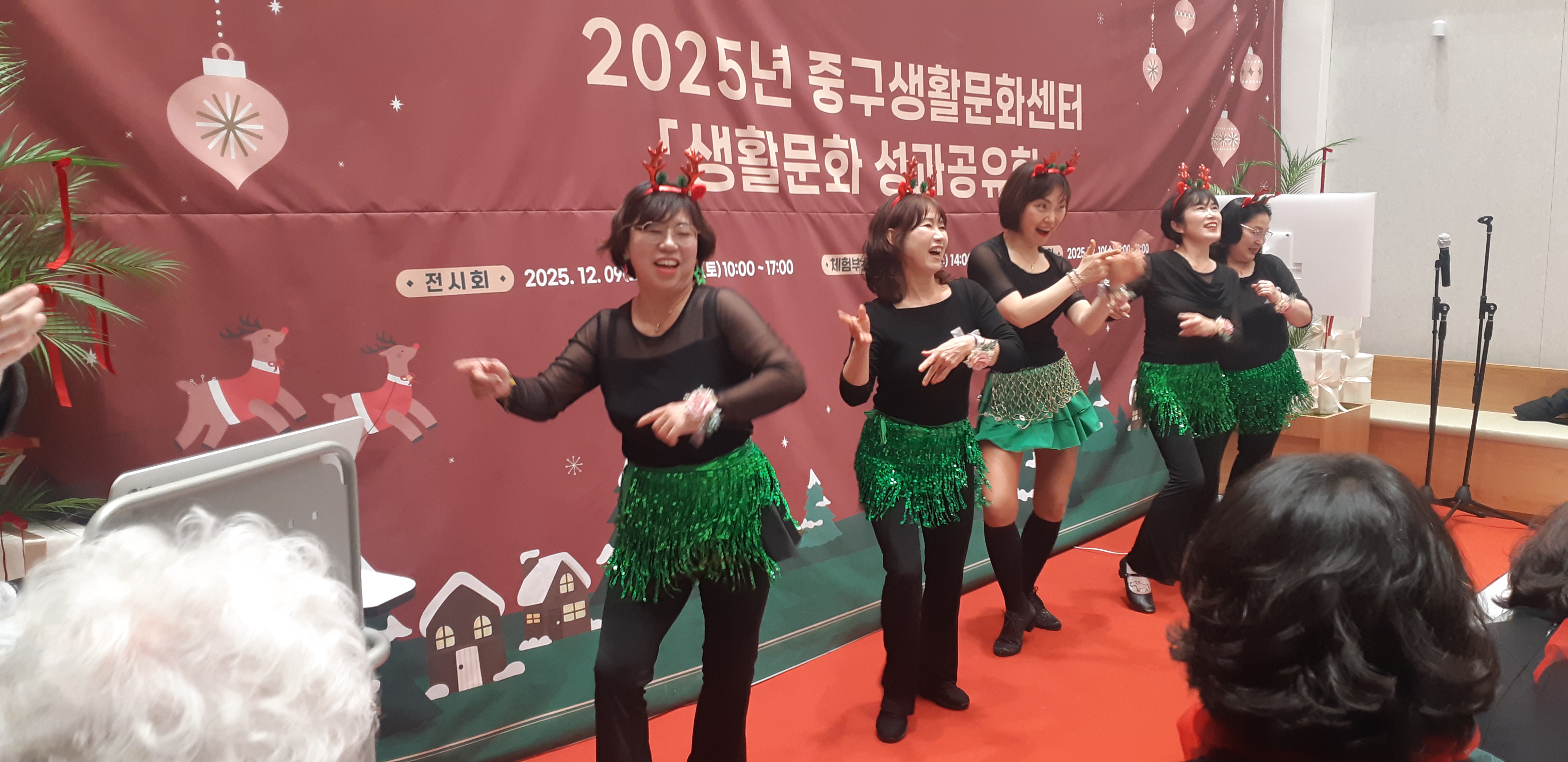251210 성과공유회 라인댄스 (3).jpg