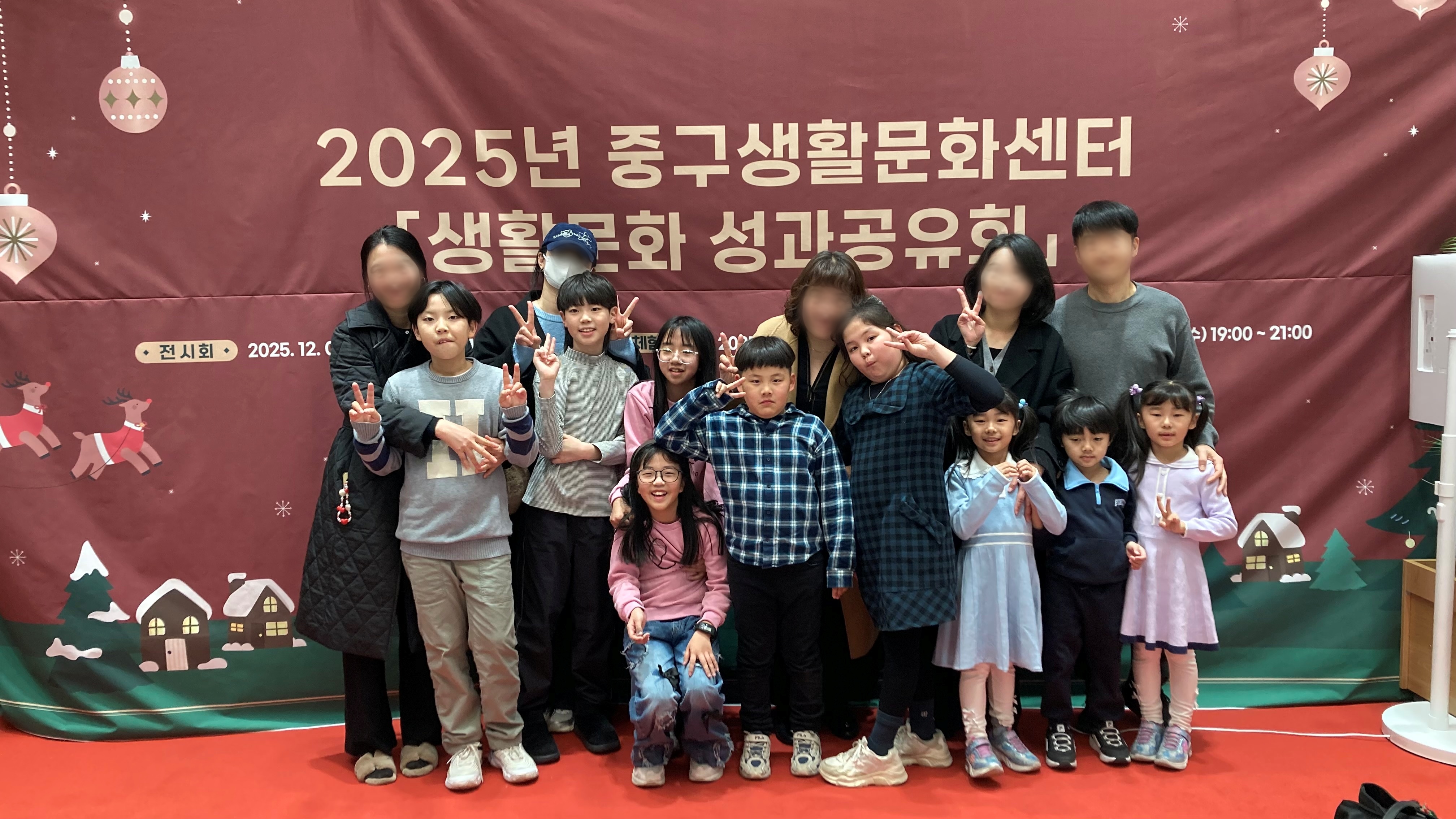 251210 성과공유회 단체사진(키즈보컬) (6).jpg