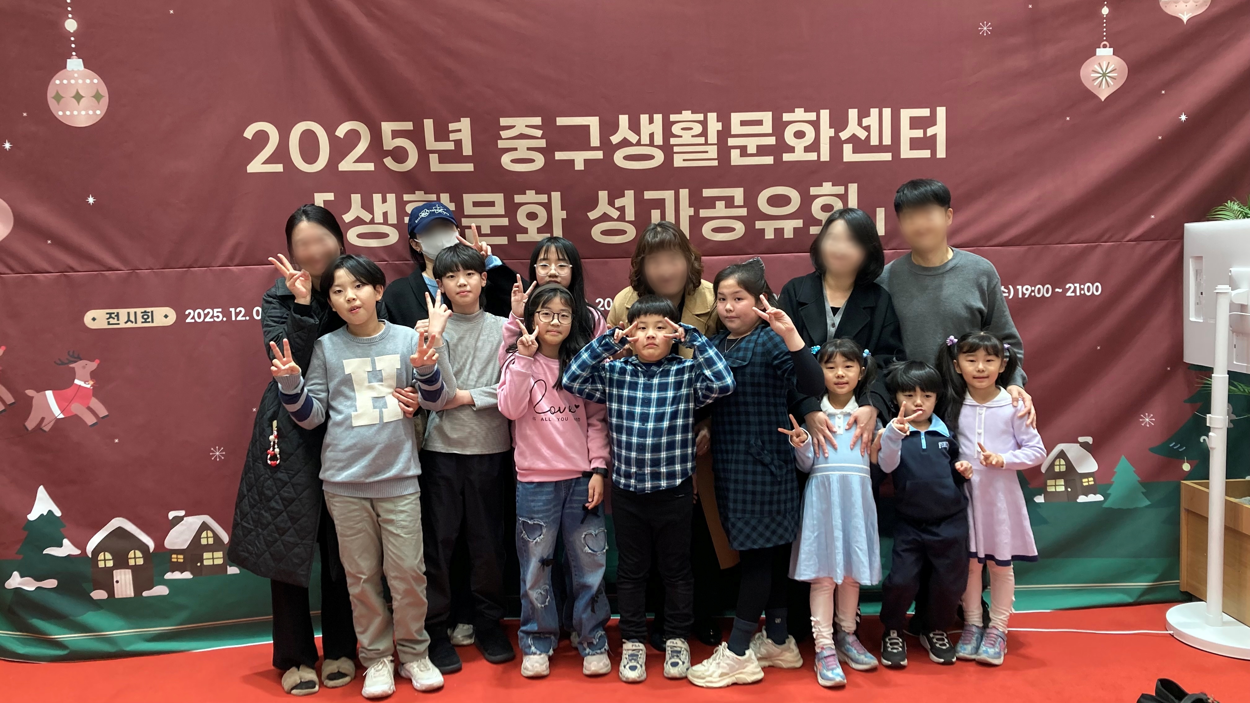 251210 성과공유회 단체사진(키즈보컬) (8).jpg